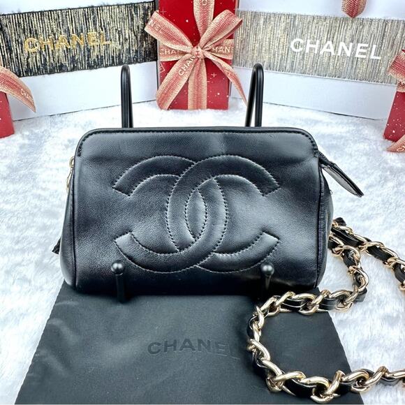 CHANEL Black leather mini pouch crossbody or bum bag - Picture 4 of 12